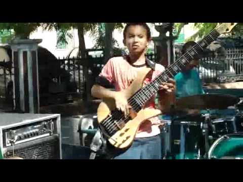 11 Year old bass player throwing down the FUNK in a concert in the park